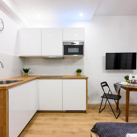 קרקוב Cracow Rent Apartments - Spacious Apartments For 2-7 People In Quiet Area - Kolberga Street Nr 3 - 10 Min To Main Square By Foot מראה חיצוני תמונה