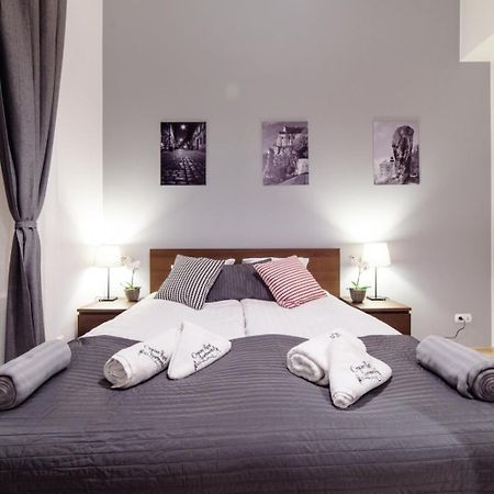 קרקוב Cracow Rent Apartments - Spacious Apartments For 2-7 People In Quiet Area - Kolberga Street Nr 3 - 10 Min To Main Square By Foot מראה חיצוני תמונה