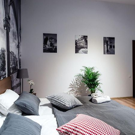 קרקוב Cracow Rent Apartments - Spacious Apartments For 2-7 People In Quiet Area - Kolberga Street Nr 3 - 10 Min To Main Square By Foot מראה חיצוני תמונה