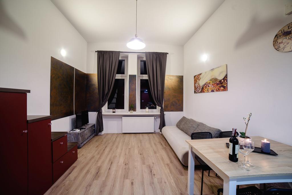 קרקוב Cracow Rent Apartments - Spacious Apartments For 2-7 People In Quiet Area - Kolberga Street Nr 3 - 10 Min To Main Square By Foot מראה חיצוני תמונה