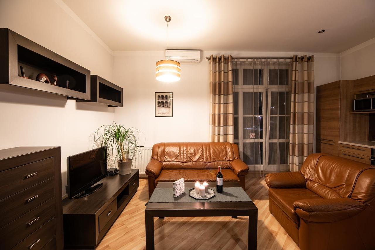 קרקוב Cracow Rent Apartments - Spacious Apartments For 2-7 People In Quiet Area - Kolberga Street Nr 3 - 10 Min To Main Square By Foot מראה חיצוני תמונה