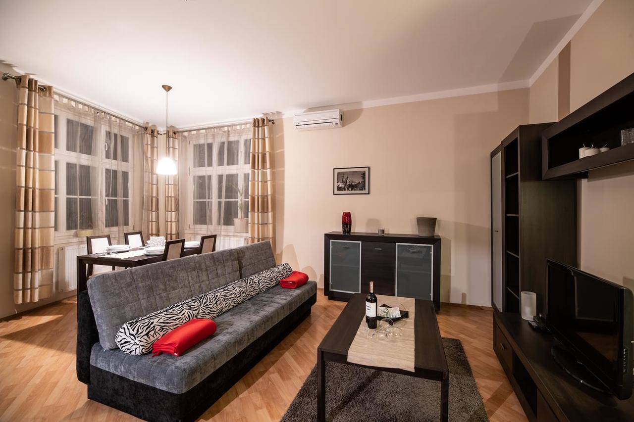 קרקוב Cracow Rent Apartments - Spacious Apartments For 2-7 People In Quiet Area - Kolberga Street Nr 3 - 10 Min To Main Square By Foot מראה חיצוני תמונה