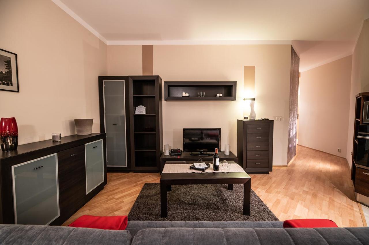 קרקוב Cracow Rent Apartments - Spacious Apartments For 2-7 People In Quiet Area - Kolberga Street Nr 3 - 10 Min To Main Square By Foot מראה חיצוני תמונה