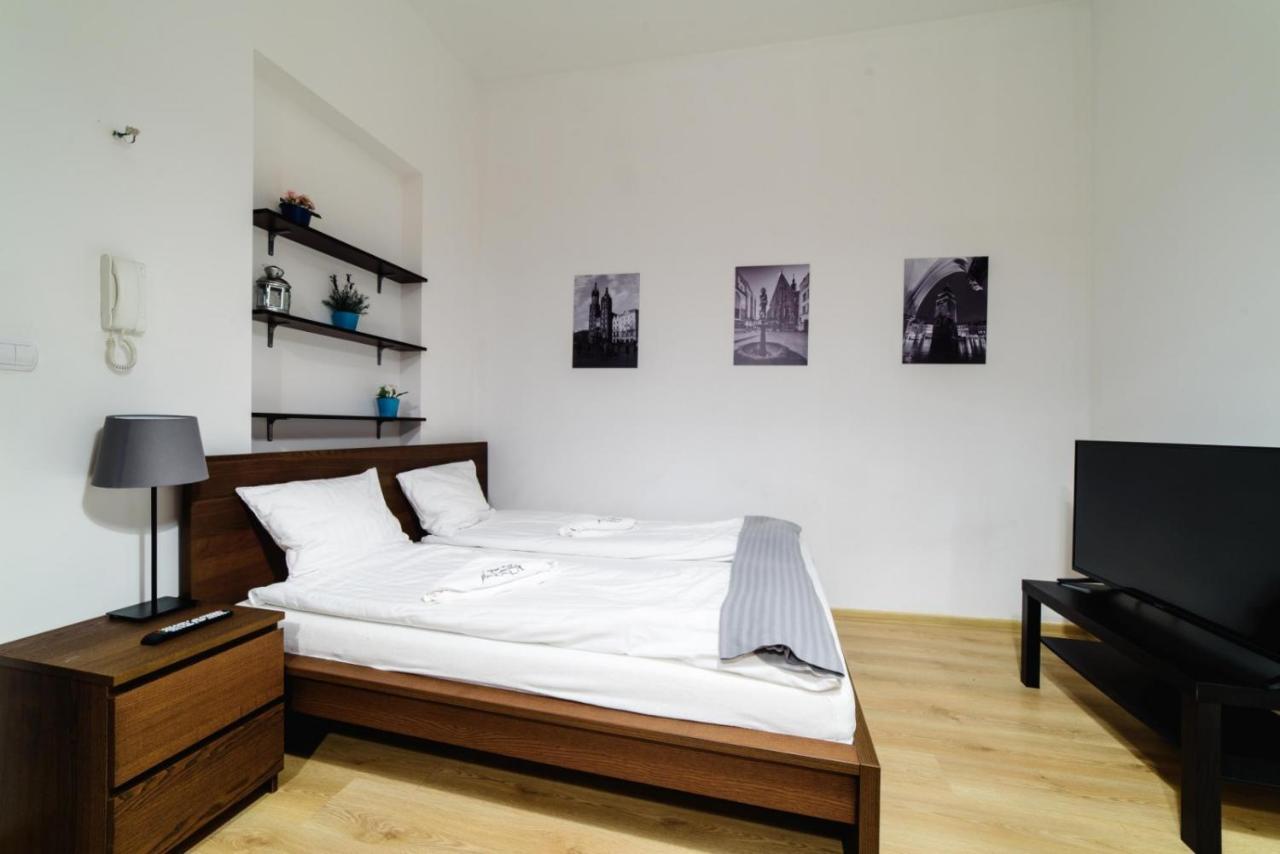 קרקוב Cracow Rent Apartments - Spacious Apartments For 2-7 People In Quiet Area - Kolberga Street Nr 3 - 10 Min To Main Square By Foot מראה חיצוני תמונה